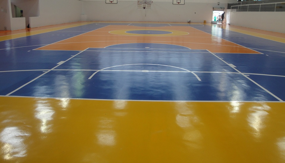 Exemplo de piso epóxi semiflexivel em quadra esportiva