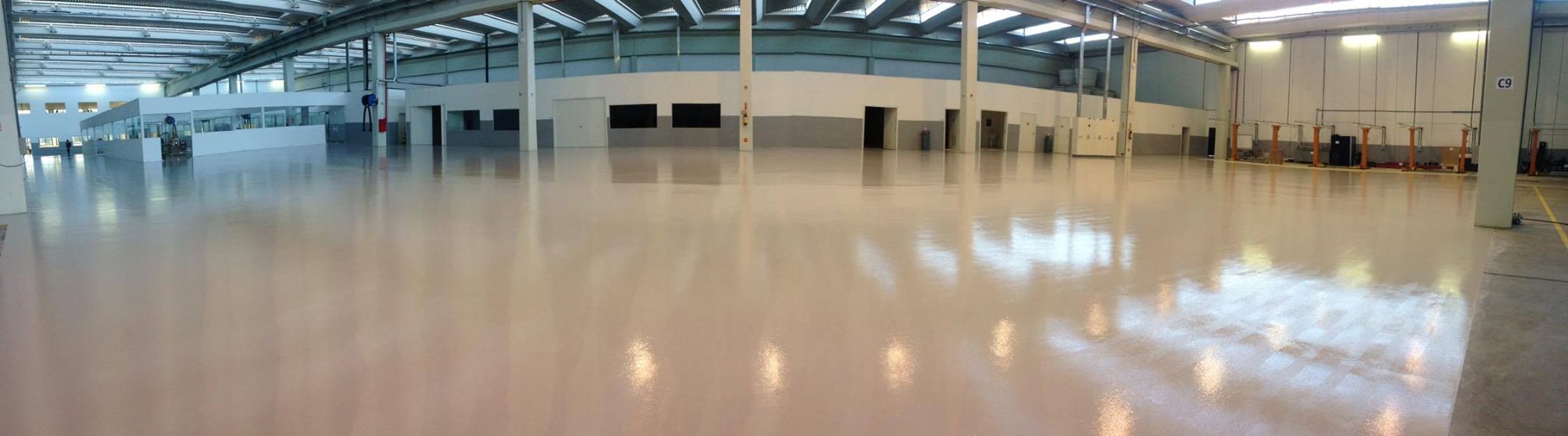 Piso Espatulado Epóxi feito pela Nacional Epoxi para BMW – Joinville/SC